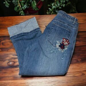 Chico's 1/8 10 Floral Embroidered Cropped Jeans